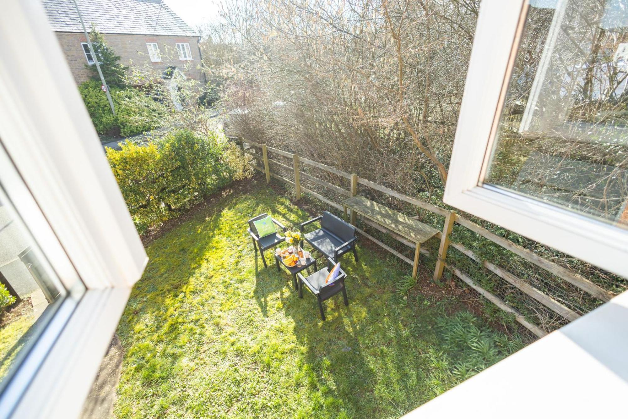 הוילה באנבורי Garden House Near Shops In Quiet Location מראה חיצוני תמונה