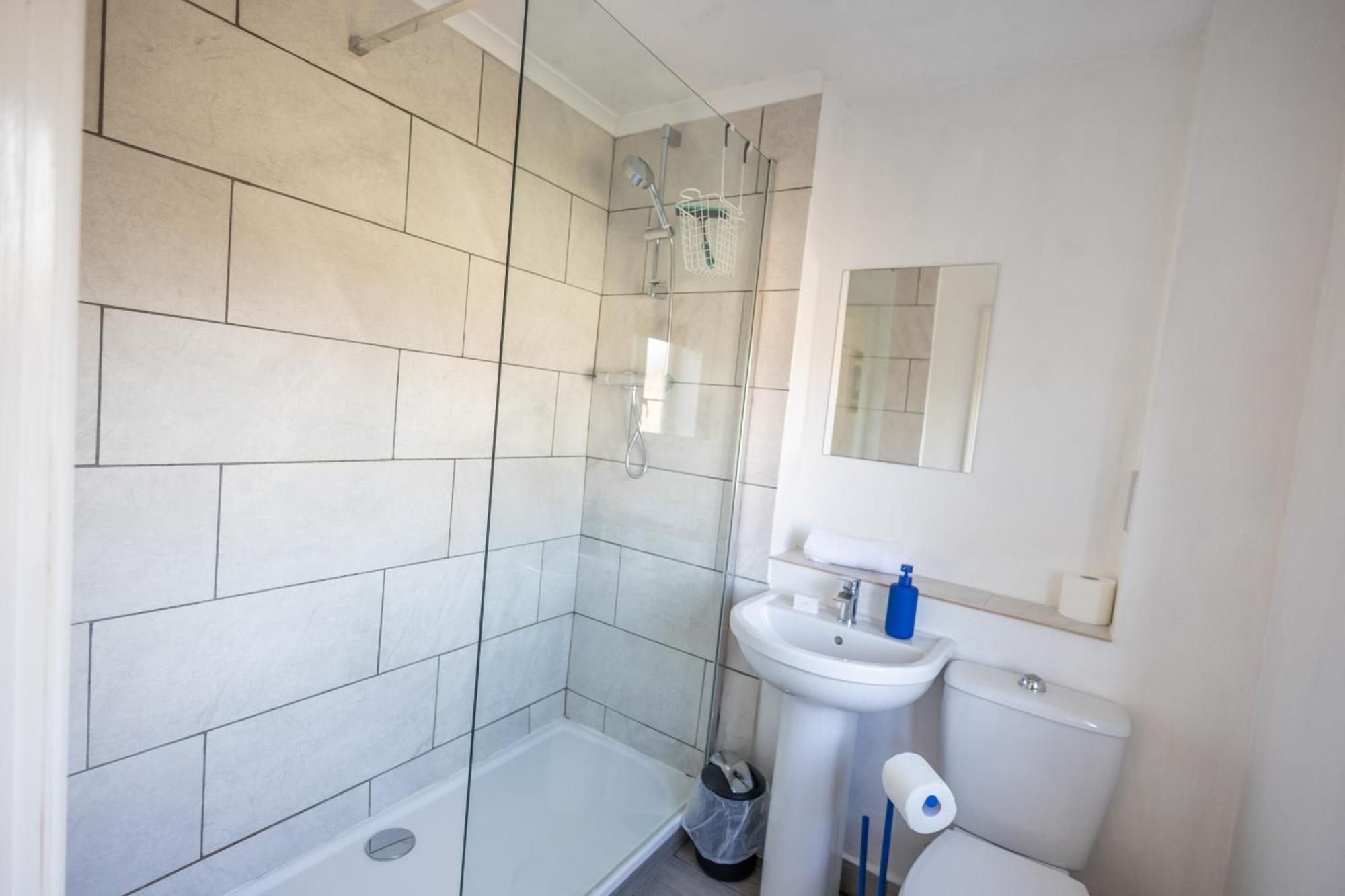 הוילה באנבורי Garden House Near Shops In Quiet Location מראה חיצוני תמונה
